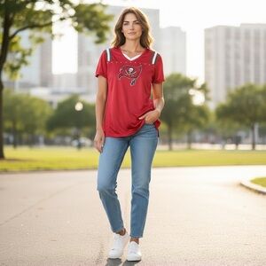 Women's NFL Tampa Bay Buccaneers Red V-Neck T-Shirt Size S